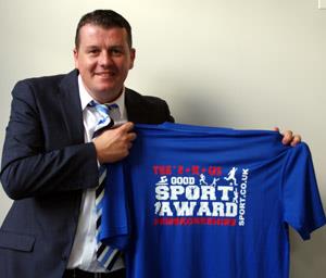 Wayne accepting our Good Sports tee-shirt